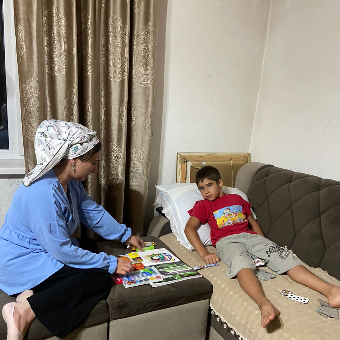 Медсестра с функцией сиделки приняла участие в акции "Помоги собрать ребенка в школу!"